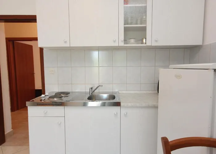 10421c Apartment *
